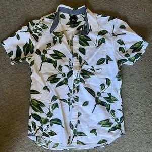 Vans short sleeve button down in Small